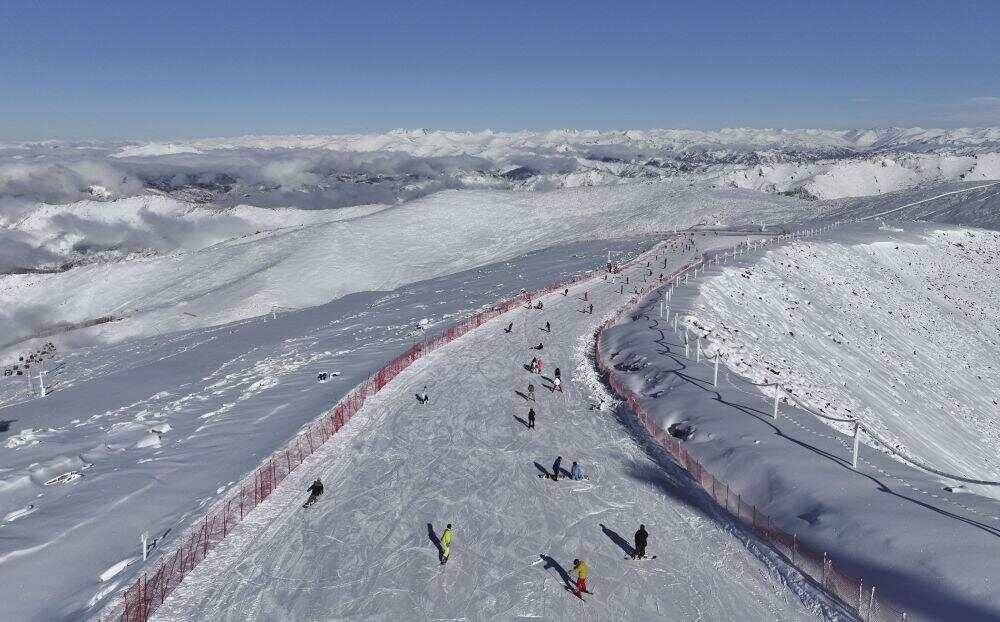 雪运动成就新疆文旅新名片开元ky棋牌新华全媒+冰(图3)
