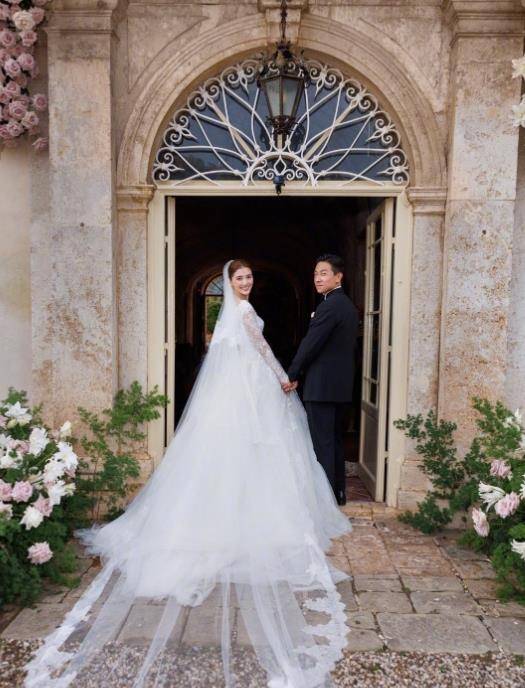 富态大长腿吸睛施伯雄秃头被嘲老嫂子开元棋牌试玩吴千语夫妻现身上海面相(图8) 富态大长腿吸睛施伯雄秃头被嘲老嫂子开元棋牌试玩吴千语夫妻现身上海面相(图8)