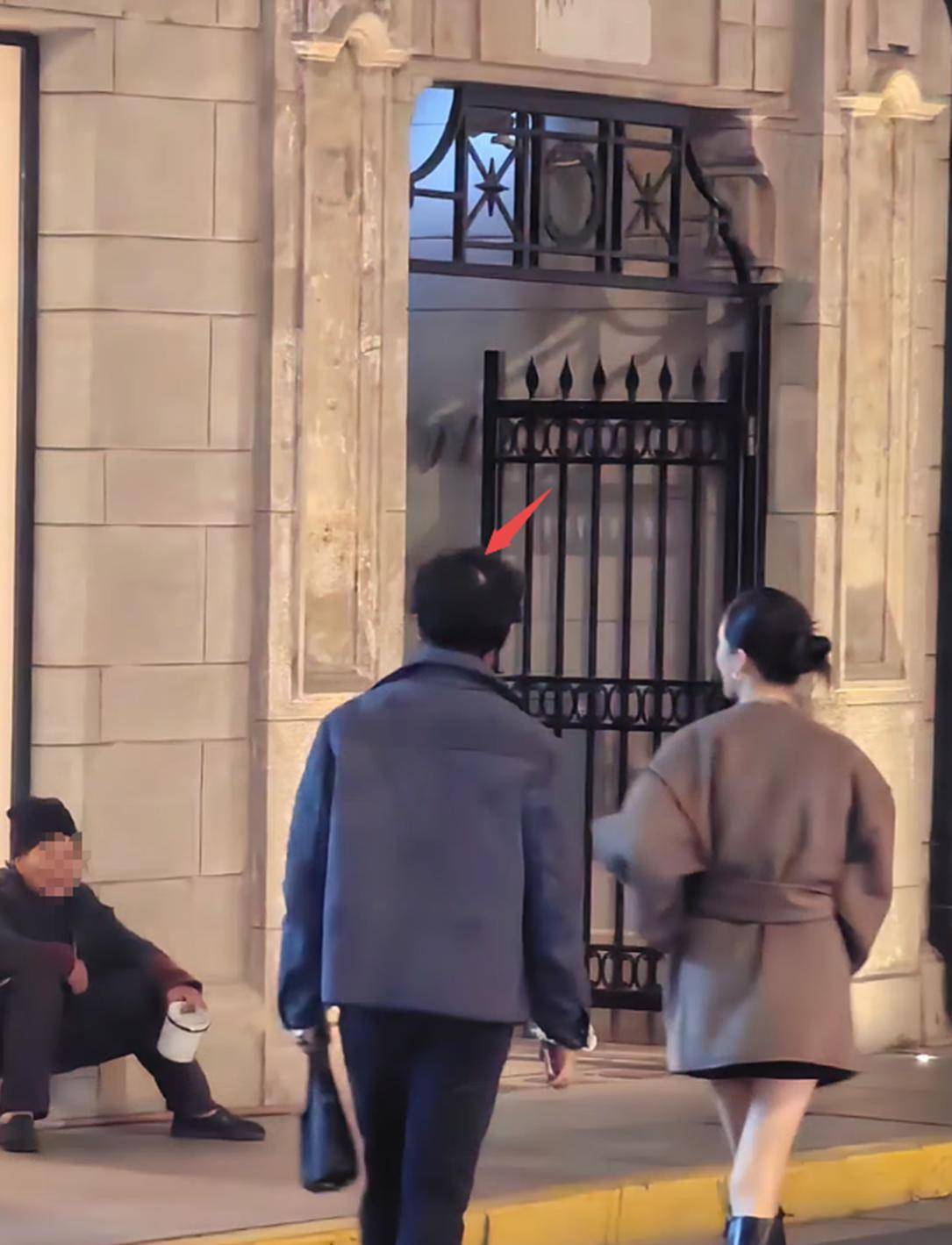 富态大长腿吸睛施伯雄秃头被嘲老嫂子开元棋牌试玩吴千语夫妻现身上海面相(图11) 富态大长腿吸睛施伯雄秃头被嘲老嫂子开元棋牌试玩吴千语夫妻现身上海面相(图11)