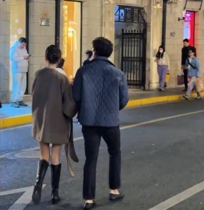 富态大长腿吸睛施伯雄秃头被嘲老嫂子开元棋牌试玩吴千语夫妻现身上海面相(图22) 富态大长腿吸睛施伯雄秃头被嘲老嫂子开元棋牌试玩吴千语夫妻现身上海面相(图22)